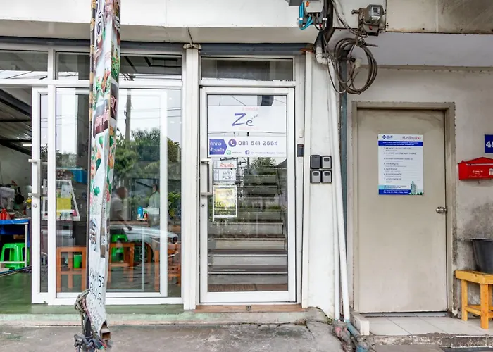 Ze Bang Aor Station Near By Yanhee Hospital Bangkok